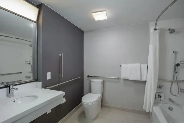 Oda, 2 Büyük (Queen) Boy Yatak (Mobility/Hearing Accessible, Tub)