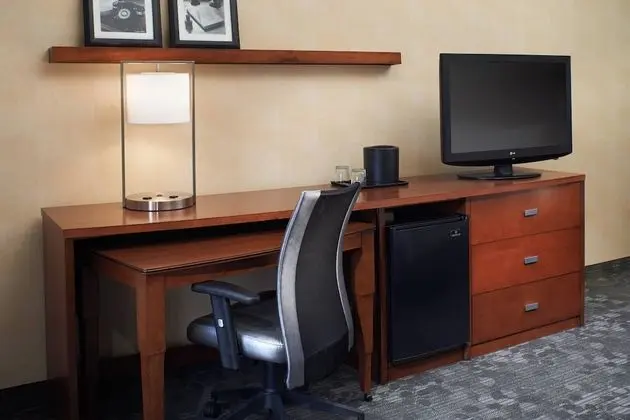 Oda, 2 Büyük (Queen) Boy Yatak