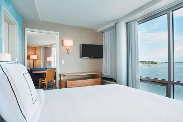 Süit, 1 Yatak Odası, Koy Manzaralı (Mobility Accessible, Roll-In Shower)