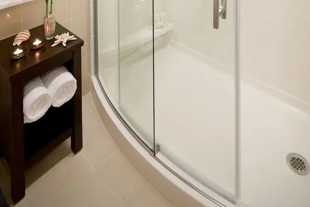 Oda, 1 En Büyük (King) Boy Yatak ve Çekyat (Balcony)