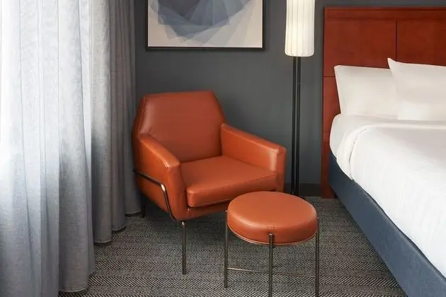 Oda, 2 Büyük (Queen) Boy Yatak