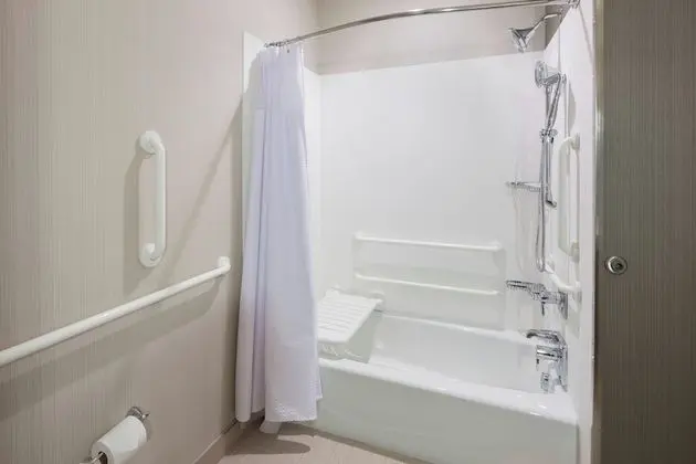 Oda, 1 En Büyük (King) Boy Yatak ve Çekyat (Mobility Accessible, Tub)