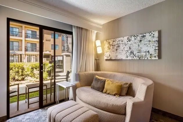 Süit, 1 En Büyük (King) Boy Yatak ve Çekyat (One Bedroom - Patio/Pool View)