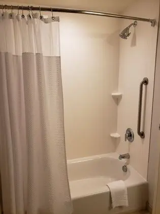 Oda, 1 Büyük (Queen) Boy Yatak ve Çekyat