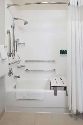 Oda, 1 En Büyük (King) Boy Yatak, Engellilere Uygun (Mobility Tub)