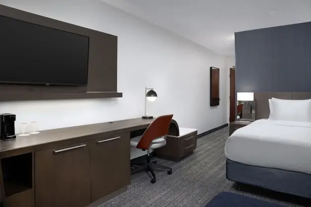 Oda, 1 En Büyük (King) Boy Yatak ve Çekyat (Mobility/Hearing Accessible, Tub)