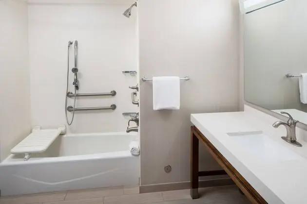 Oda, 2 Büyük (Queen) Boy Yatak (Mobility/Hearing Accessible, Tub)