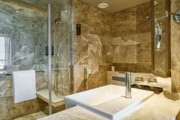 Oda, 2 Tek Kişilik Yatak, Şehir Manzaralı