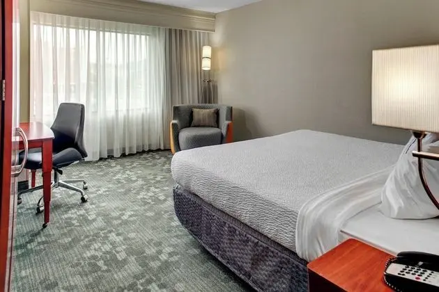 Oda, 1 En Büyük (King) Boy Yatak ve Çekyat (Mobility/Hearing Accessible, Tub)
