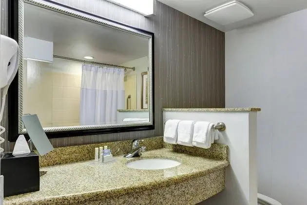 Oda, 2 Büyük (Queen) Boy Yatak (Mobility/Hearing Accessible, Tub)
