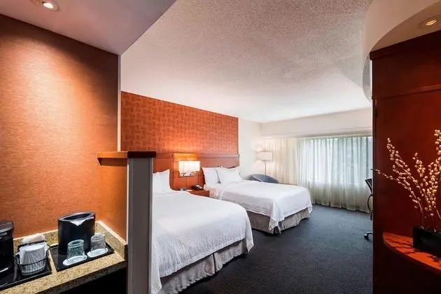 Oda, 2 Büyük (Queen) Boy Yatak