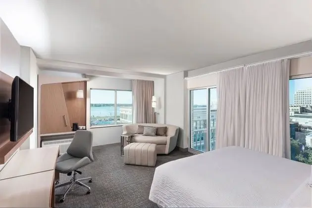 Oda, 1 En Büyük (King) Boy Yatak ve Çekyat, Sigara İçilmez, Balkon
