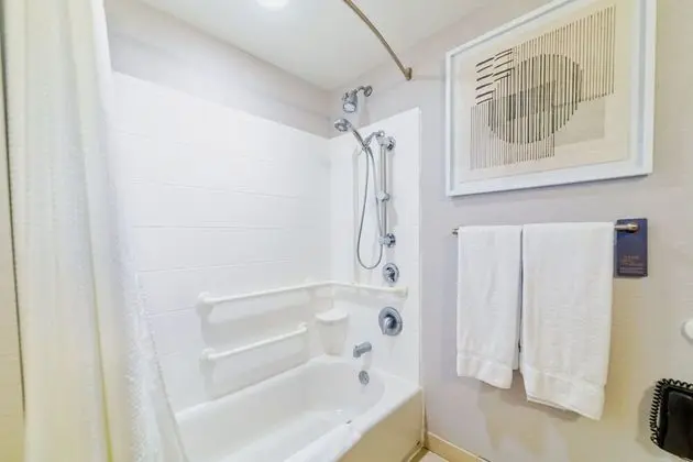 Oda, 2 Büyük (Queen) Boy Yatak (Mobility/Hearing Accessible, Tub)