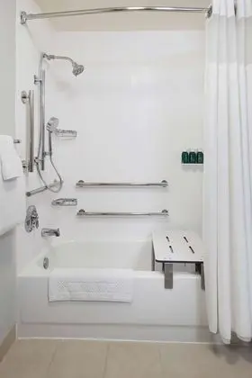 Oda, 1 En Büyük (King) Boy Yatak ve Çekyat, Engellilere Uygun (Mobility Tub)
