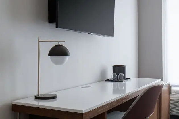 Oda, 1 En Büyük (King) Boy Yatak ve Çekyat (Hearing Accessible)