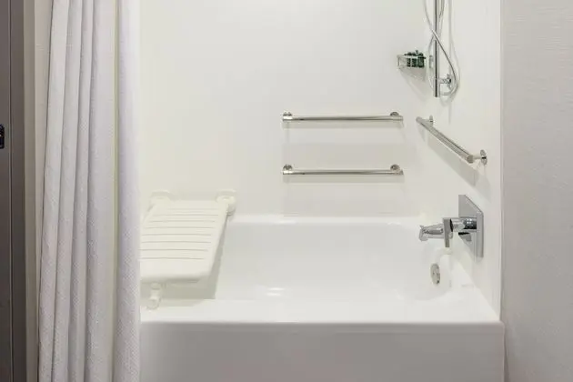 Oda, 2 Büyük (Queen) Boy Yatak (Mobility Accessible, Tub)