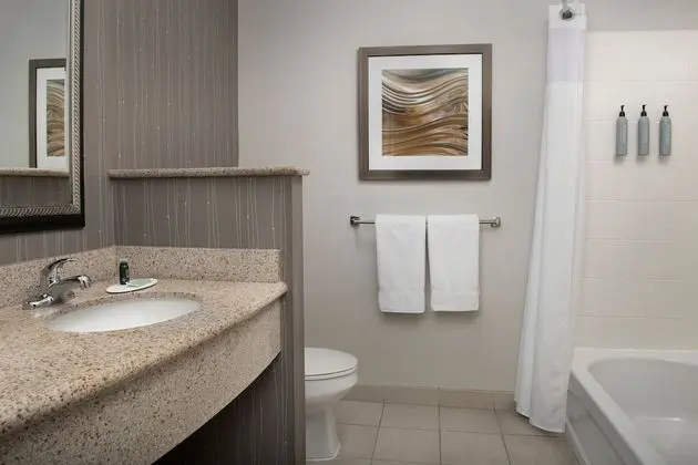 Oda, 2 Büyük (Queen) Boy Yatak