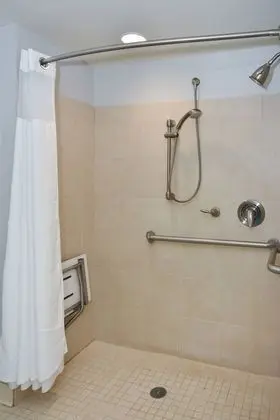 Oda, 2 Büyük (Queen) Boy Yatak, Sigara İçilmez