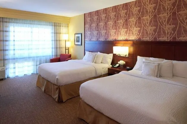 Oda, 2 Büyük (Queen) Boy Yatak