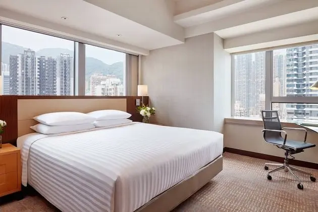 Executive King Room with City View and Club Lounge Access