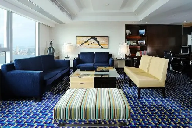 Executive King Room with City View and Club Lounge Access