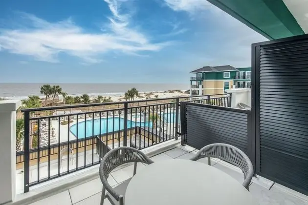 Oda, 2 Büyük (Queen) Boy Yatak, Balkon, Okyanusa Sıfır