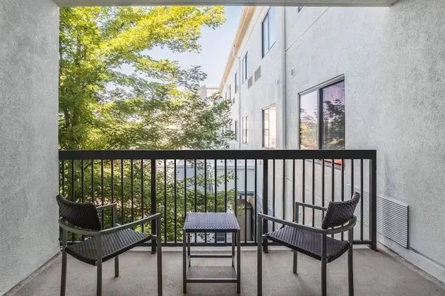 Oda, 1 En Büyük (King) Boy Yatak ve Çekyat, Balkon