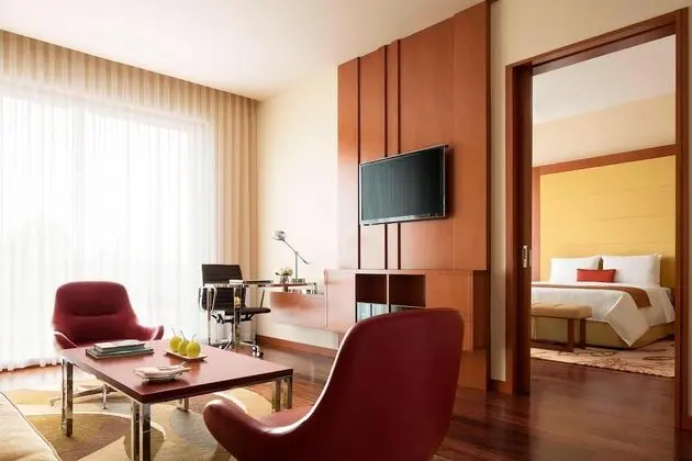 Executive Suite, 1Bedroom, Executive Lounge Access with Happy Hours