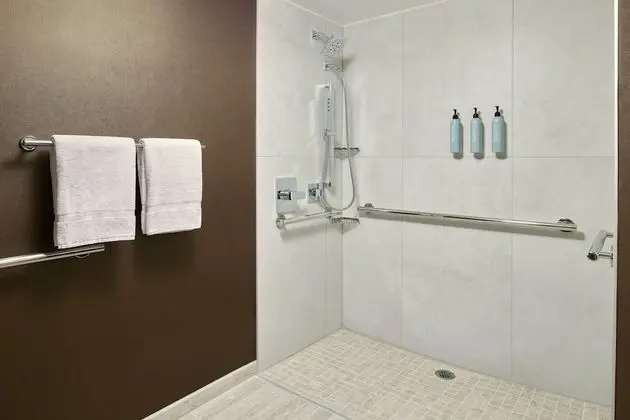 Oda, 2 Büyük (Queen) Boy Yatak (Mobility Accessible, Tub)