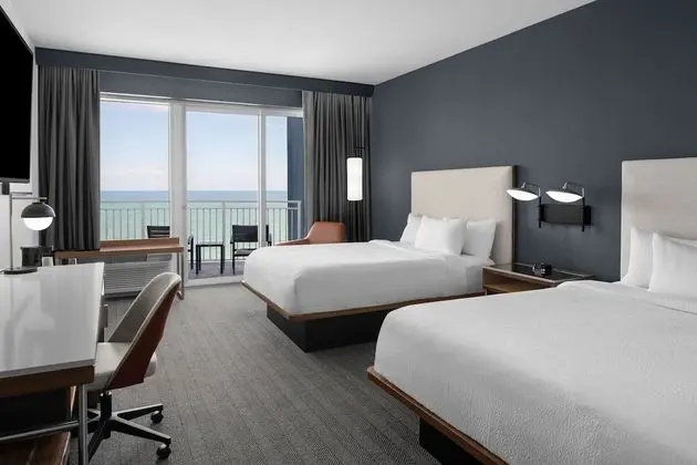 Oda, 2 Büyük (Queen) Boy Yatak, Balkon, Okyanusa Sıfır