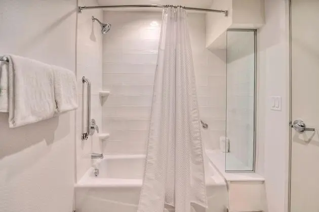 Oda, 2 Büyük (Queen) Boy Yatak (Mobility Accessible, Tub)