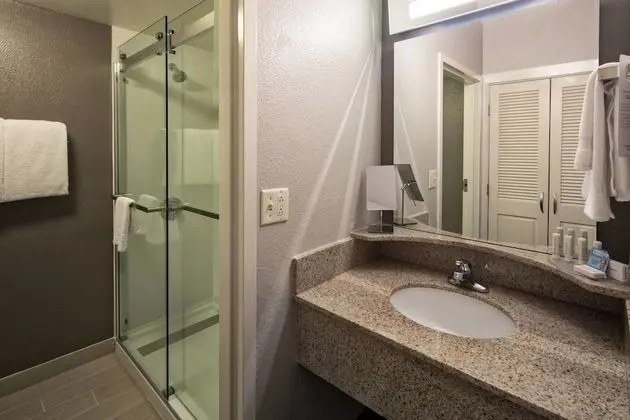 Oda, 1 En Büyük (King) Boy Yatak ve Çekyat