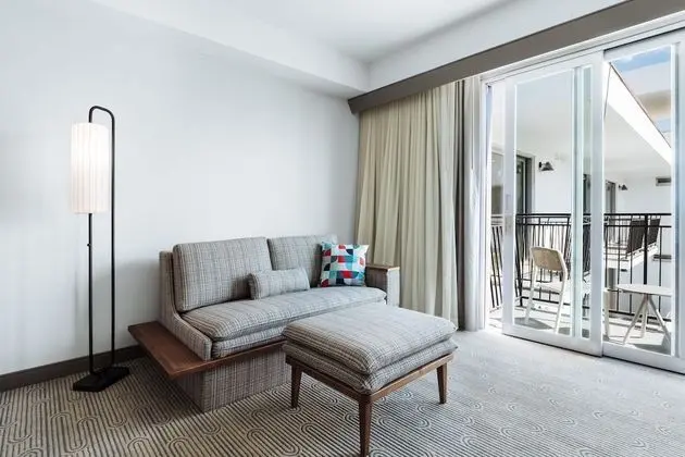 Oda, 1 En Büyük (King) Boy Yatak ve Çekyat, Balkon, Havuz Manzaralı