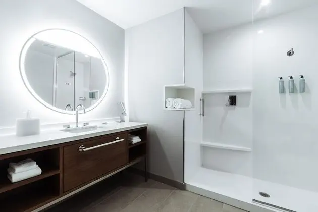 Oda, 1 En Büyük (King) Boy Yatak ve Çekyat, Balkon, Şehir Manzaralı