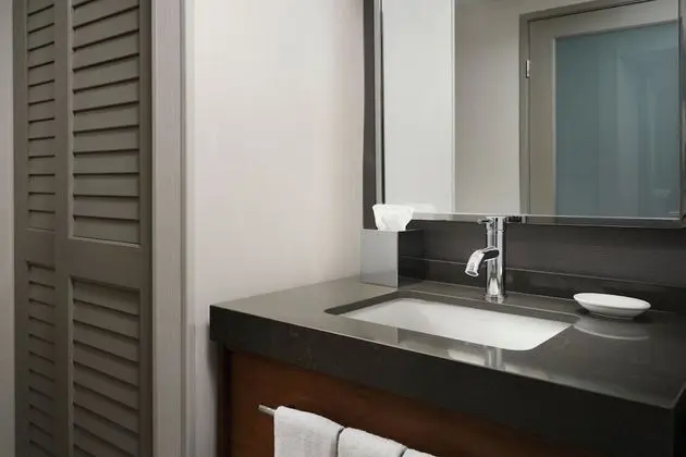 Oda, 1 En Büyük (King) Boy Yatak (Mobility/Hearing Accessible, Tub)