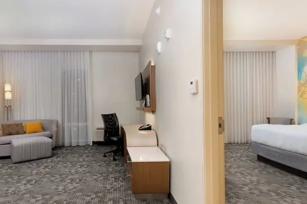 Oda, 2 Büyük (Queen) Boy Yatak, Engellilere Uygun, Sigara İçilmez (Mobility w/ Tub)
