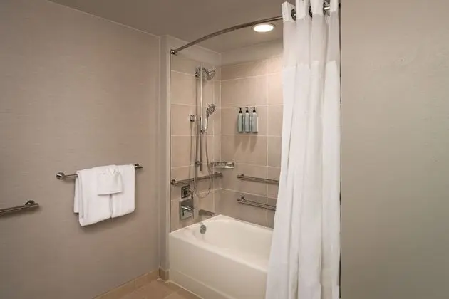 Oda, 1 En Büyük (King) Boy Yatak (Mobility/Hearing Accessible, Tub)