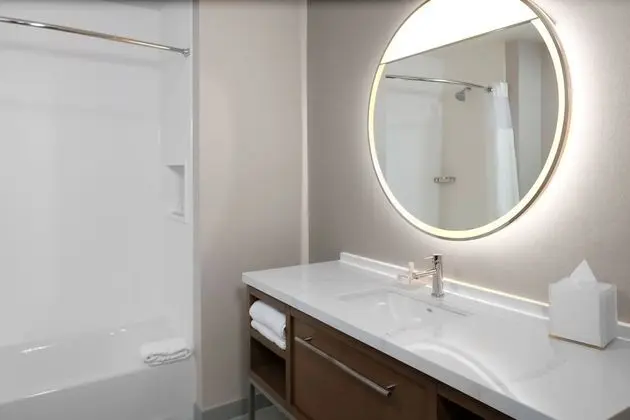 Oda, 2 Büyük (Queen) Boy Yatak, Sigara İçilmez, Şehir Manzaralı