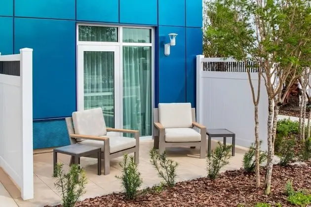 Room, 1 King, Inland View, Patio