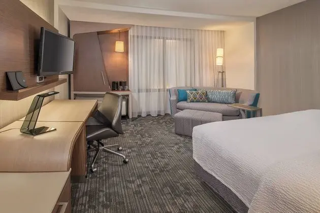 Room, 1 King, Inland View, Patio