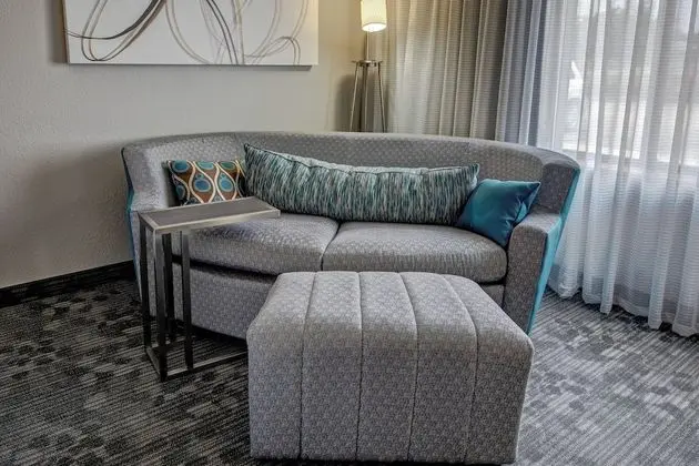 Oda, 1 En Büyük (King) Boy Yatak ve Çekyat (Hearing Accessible)