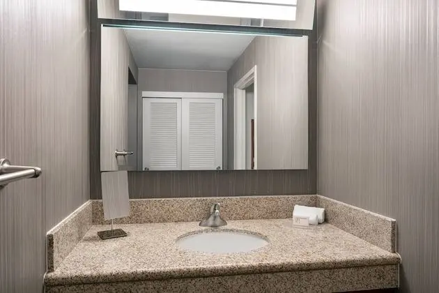 Junior Süit, Birden Çok Yatak (Mobility Accessible, Transfer Shower)