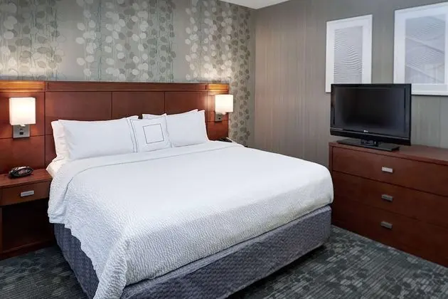 Süit, 1 En Büyük (King) Boy Yatak ve Çekyat, Engellilere Uygun (Hearing One Bedroom)