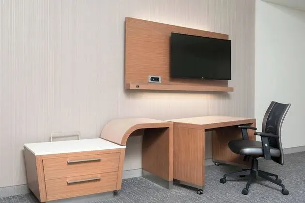 Süit, 1 Yatak Odası, Balkon (Mobility/Hearing Access, Roll-In Shwr)