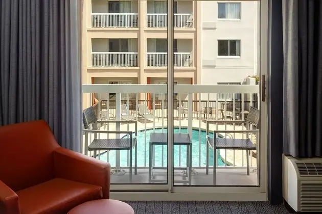 Oda, 1 En Büyük (King) Boy Yatak, Balkon