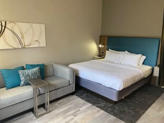 Oda, 1 En Büyük (King) Boy Yatak ve Çekyat, Balkon