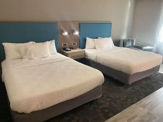 Oda, 2 Büyük (Queen) Boy Yatak