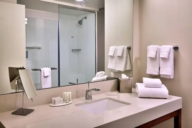 Oda, 1 En Büyük (King) Boy Yatak ve Çekyat, Şehir Manzaralı
