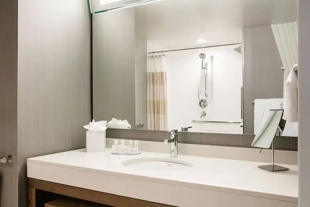 Oda, 2 Büyük (Queen) Boy Yatak