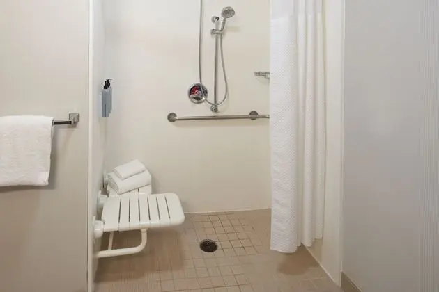 Oda, 2 Büyük (Queen) Boy Yatak (Mobility/Hearing Accessible, Tub)